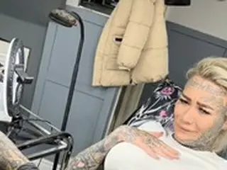 “体の95%にタトゥー”英国女性、性器にタトゥーを入れる映像公開が衝撃的＝韓国報道