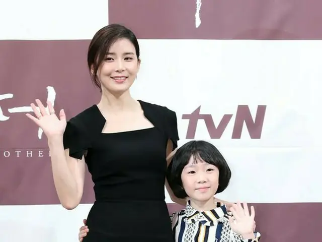 女優イ・ボヨン、韓国語版「Mother」の制作発表会に出席。