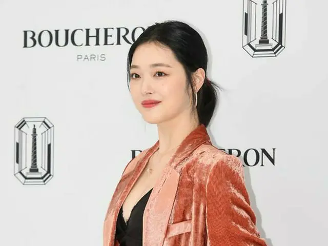 ソルリ、BOUCHERON(ブシュロン)のフォトコールイベントに出席。