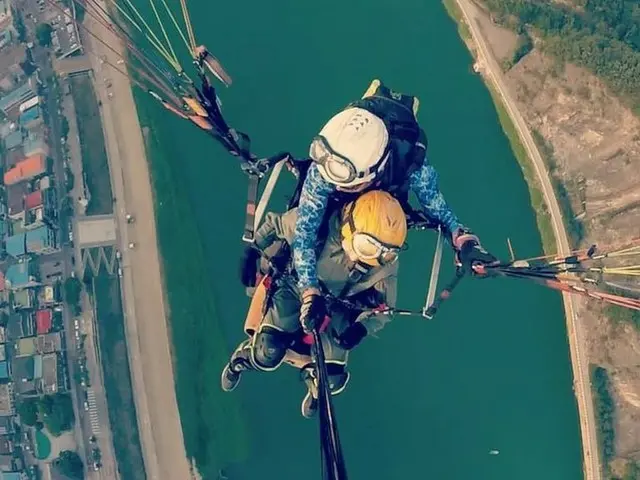 【g公式】女優ク・ヘソン、空中浮遊。