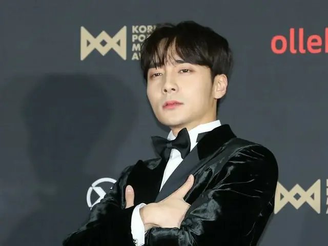 歌手ロイ・キム、「2018 KOREA POPULAR MUSIC AWARDS/2018 KPMA」レッドカーペットに登場。