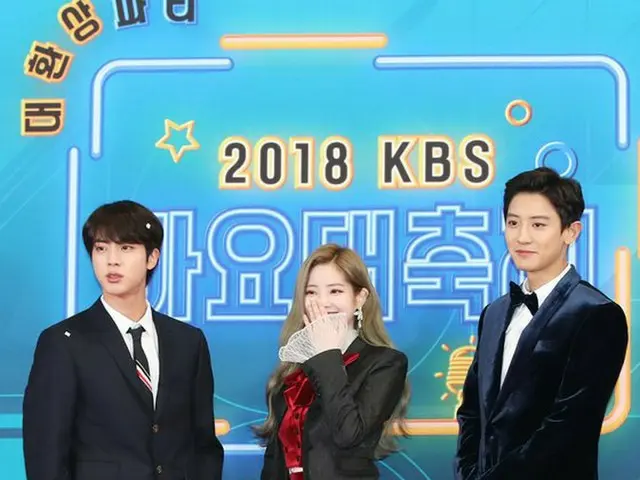 本日進行を務めるJIN(防弾少年団)、ダヒョン(TWICE)、CHANYEOL(EXO)、「2018 KBS歌謡大祝祭」レッドカーペット行事にそろって出席。