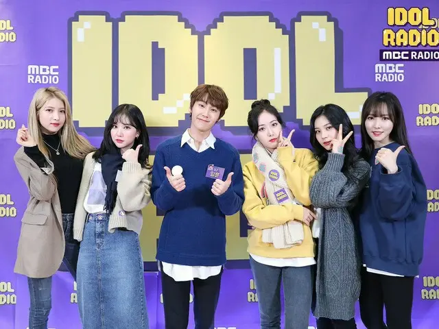 、、【t公式】GFRIEND、idolradiokorea 出演の記念写真を公開。