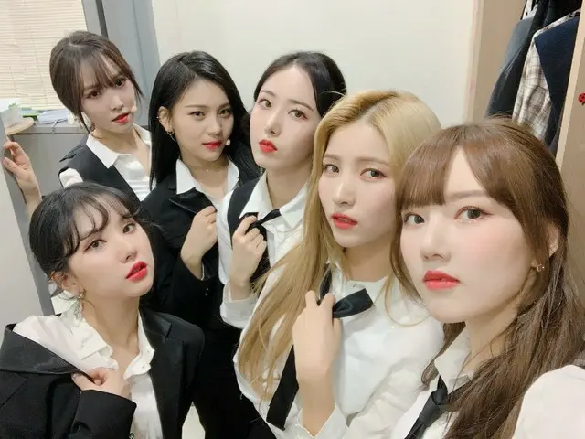 【t公式】GFRIEND、MBC MUSIC「SHOW Champion」控室での写真を公開。