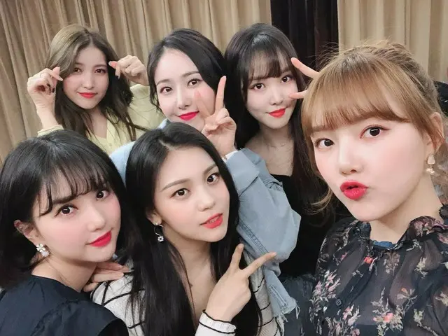 【t公式】GFRIEND、写真公開。