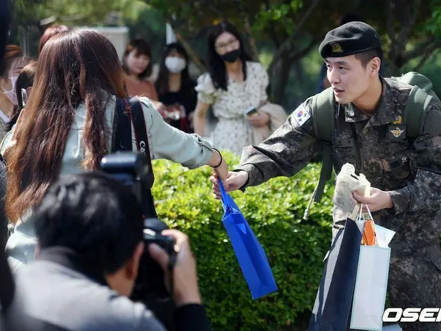 俳優カン・ハヌル、軍隊除隊。