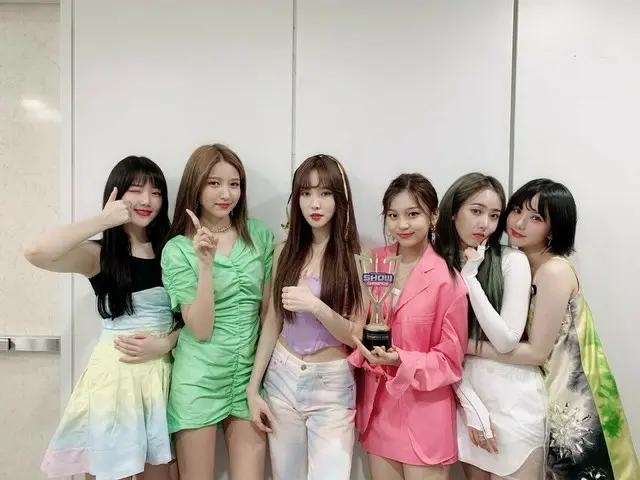 、、【t公式】GFRIEND、7月10日「SHOW Champion」1位を祝う。