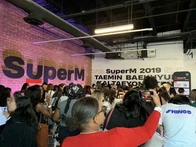 【d公式sm】_Members had a great time visiting #SuperM_HOLLYWOOD_POP_UP on theopening