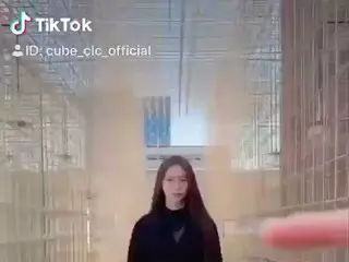 【t公式】CLC、[📽]エルキのダンスコントローラは誰？🤔🤣  ▶️  #CLC #CLC   #エルキ#ELKIE   #ティクトク#TikTok   