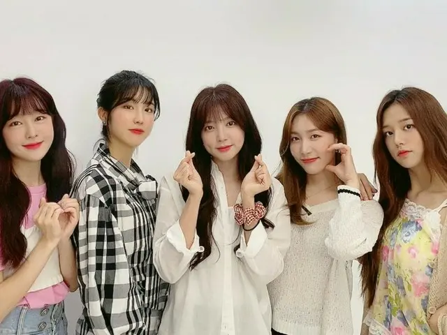 【t公式】LABOUM、[ #LABOUM]ラテたち月曜ティン！雨がたくさん降るので傘を必ず準備してください！