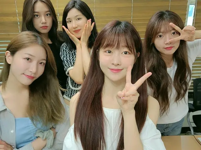 【t公式】LABOUM、[ #LABOUM] HAPPY LABOUMDAY❣ ラテに！しばらくして、4時30分からV LIVEで6周年記念パーティーによ🎊#