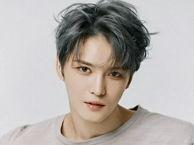 ジェジュン、肋骨の骨折を報告。