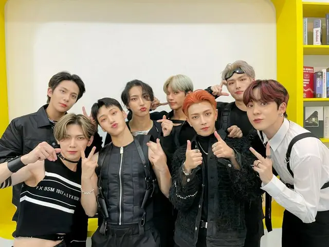 【T公式】ATEEZ、[📷] TODAY ATEEZ ⠀ りんりんりんりん電話来た、心を奪われたと電話来た☎️ 「ATINYがATEEZ心を捕らえた！🤭 ”