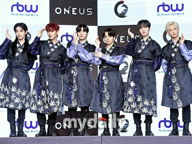 ONEUS、6thミニアルバム「BLOOD MOON」のショーケースを開催。