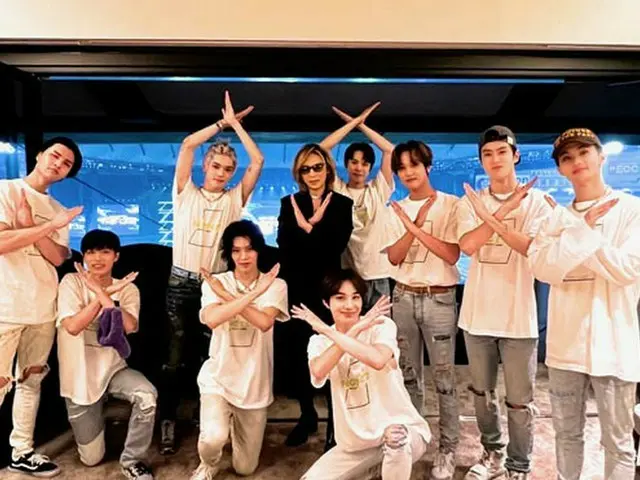 「NCT 127」＆YOSHIKI(X JAPAN)がXポーズ。