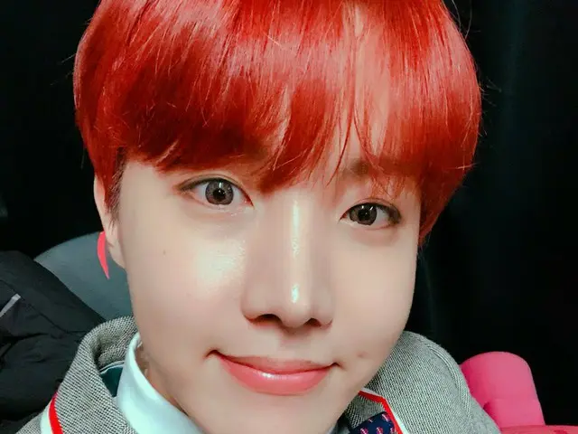 【T公式】防弾少年団、ARMY〜メリークリスマス〜🎄 幸せなクリスマスになりますように🎄☃️🎊 #J-HOPE(防弾少年団)