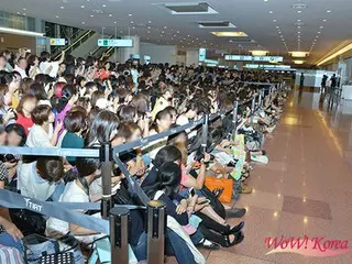 羽田空港に到着したキム・ヒョンジュン！650人がお出迎え