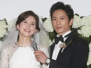 結婚式を前に記者会見に臨んだ俳優チソンと女優イ・ボヨン