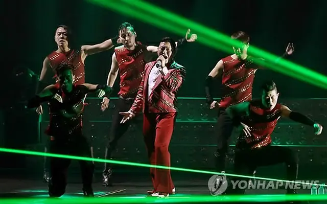 「2013 PSY CONCERT月夜に体操」