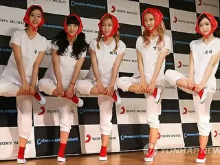 「オイ」の発売記念ショーケースを開催した「CRAYON POP」