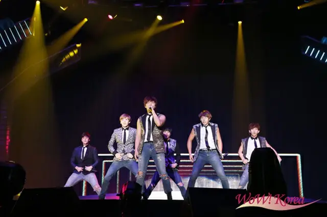 「U-KISS」