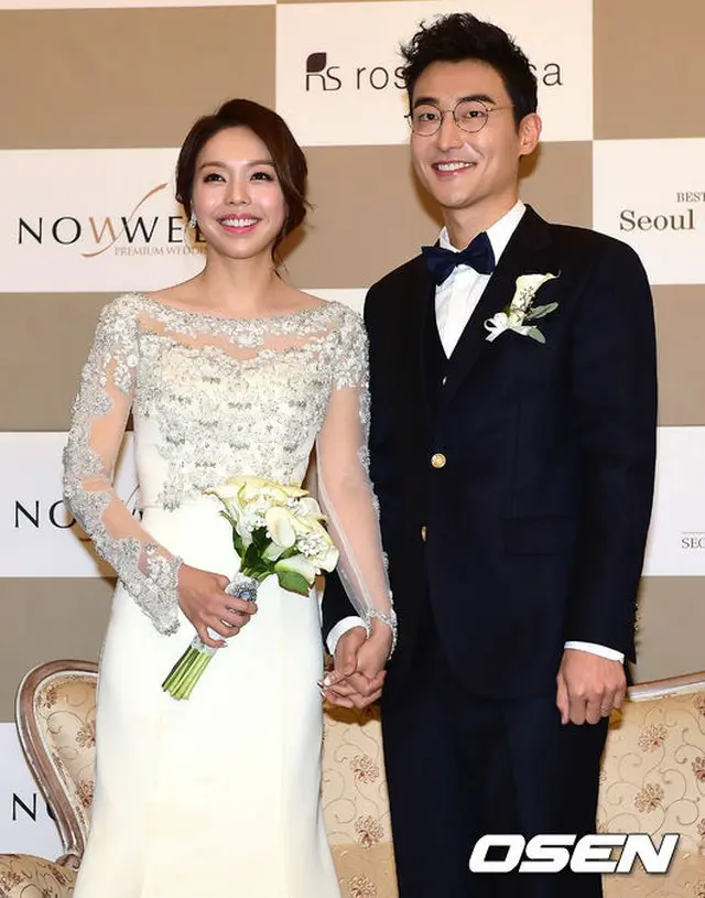 結婚会見を開いた芸人キム・インソク＆アンジェラ・パク