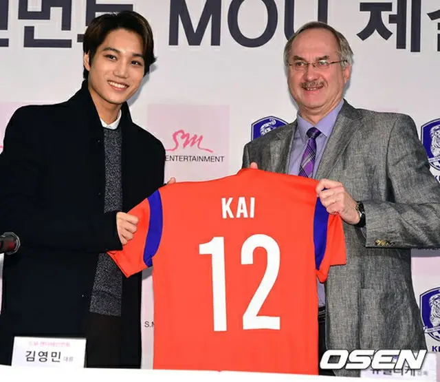 グループ「EXO」KAI、韓国サッカー代表シュティーリケ監督