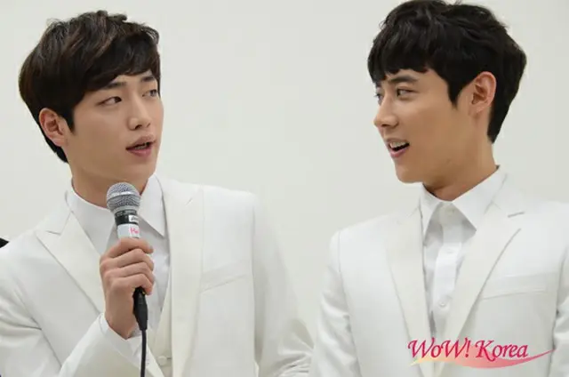 「5urprise」左からソ・ガンジュン、ユイル