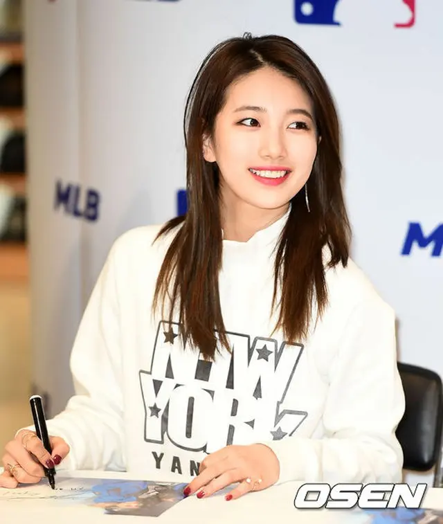 MLB COEXモール店でサイン会を開いた「Miss A」スジ