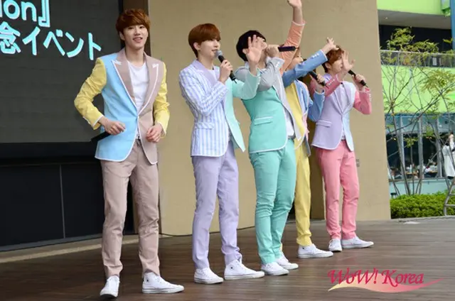 「U-KISS」