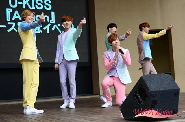 「U-KISS」