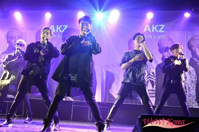 「AKZ」