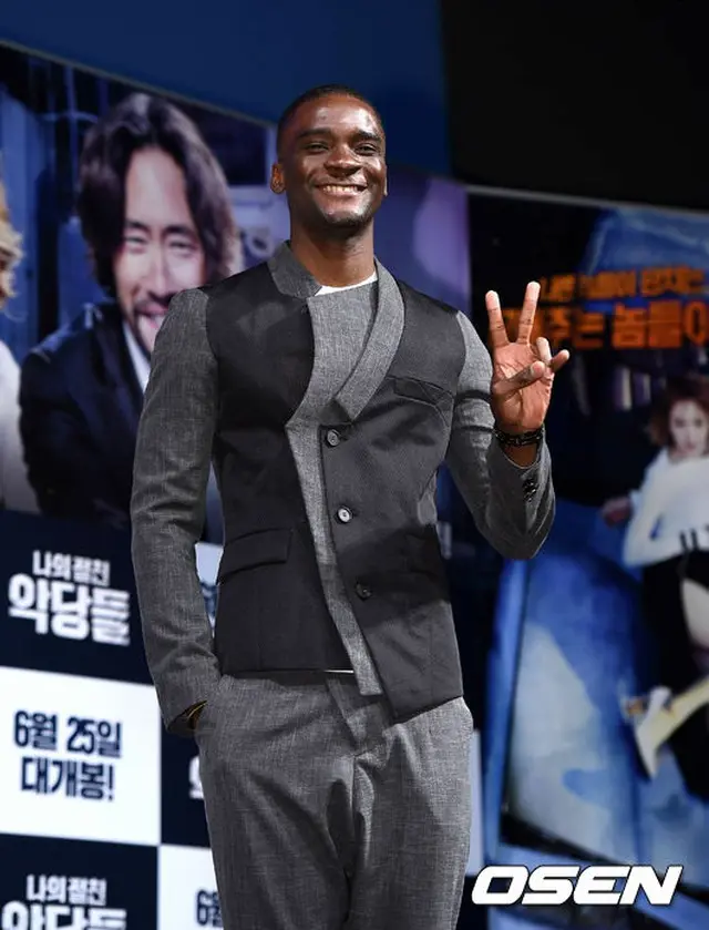 俳優Samuel Okyere