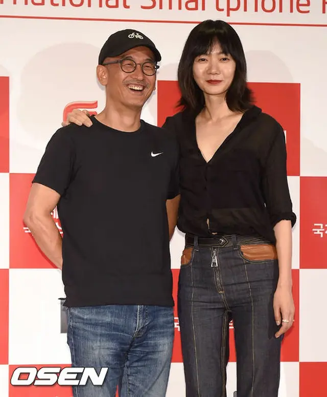 イ・ジュンイク監督、女優ペ・ドゥナ