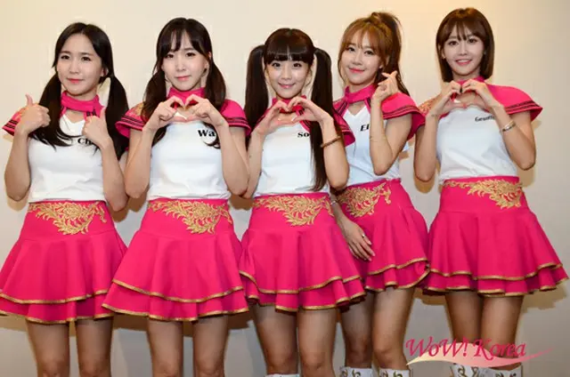 「CRAYON POP」左からチョア、ウェイ、ソユル、エリン、グンミ