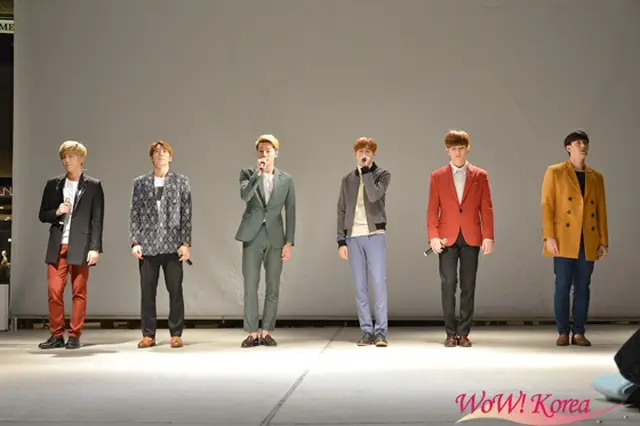 「U-KISS」