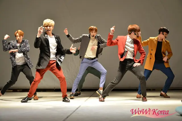 「U-KISS」