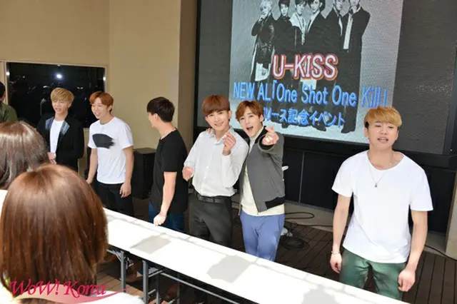 「U-KISS」