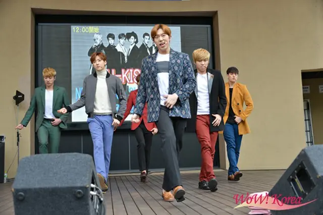 「U-KISS」