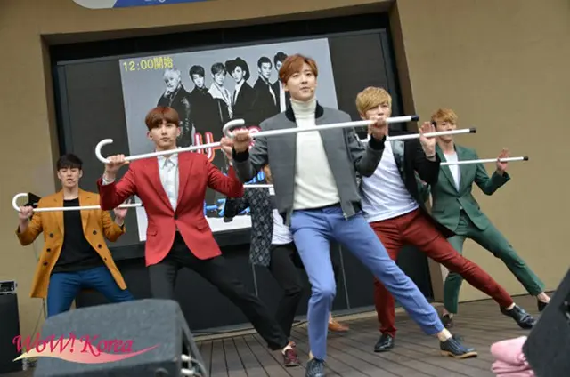 「U-KISS」