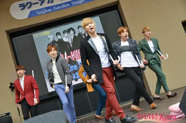 「U-KISS」