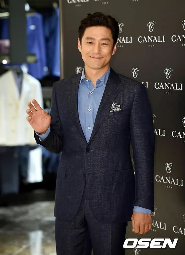 「CANALI」狎鴎亭現代百貨店を訪問した俳優チ・ジニ