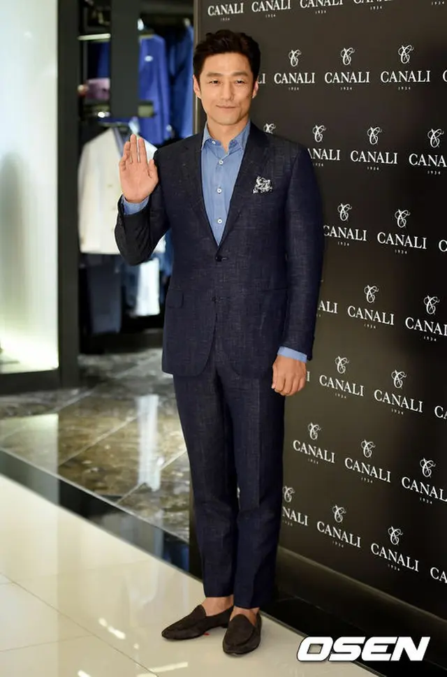 「CANALI」狎鴎亭現代百貨店を訪問した俳優チ・ジニ