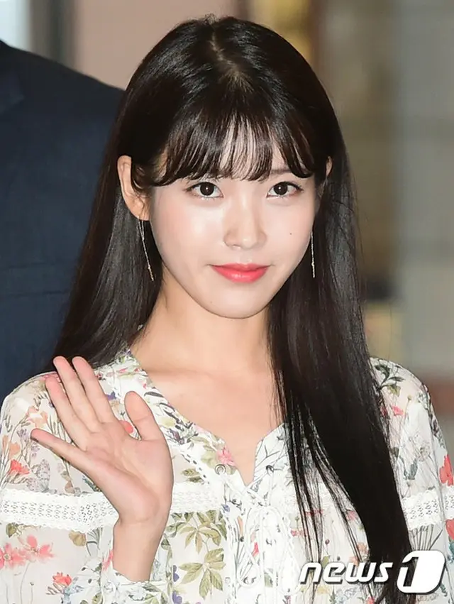 歌手IU