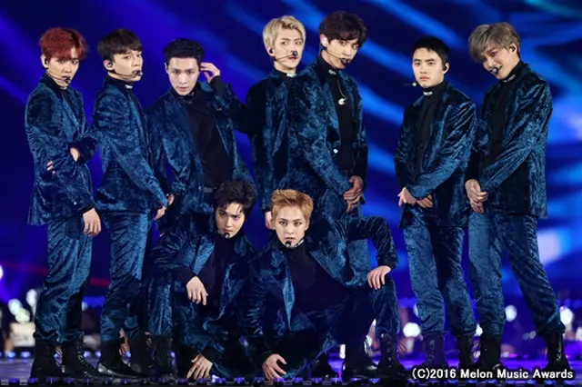 「EXO」