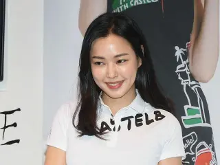 ファンサイン会をおこなった女優イ・ハニ