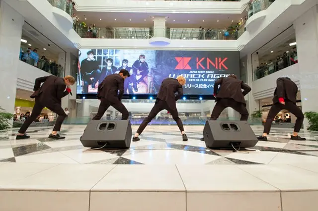 「KNK」