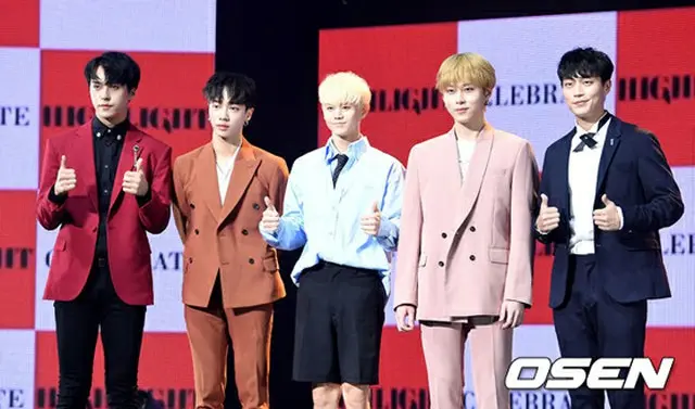 「Highlight」左からソン・ドンウン、イ・ギグァン、ヤン・ヨソプ、ヨン・ジュンヒョン、ユン・ドゥジュン