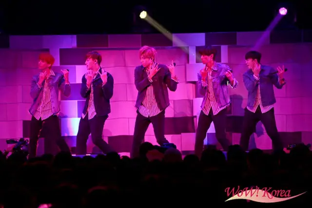 「U-KISS」