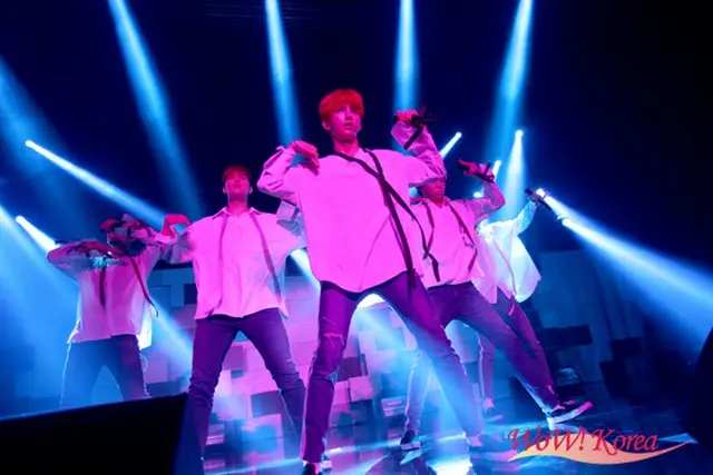 「U-KISS」